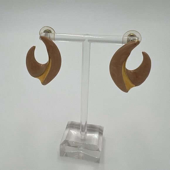Napier Enamel Swoop Earrings, Vintage Gold Tone Peach/Light Pink Earring - Picture 5 of 9